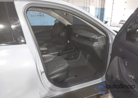 2025 Ford Mustang Mach-E Premium z USA, uszkodzony, nr VIN 3FMTK3S5XSMA38266